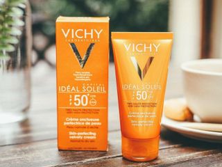 No. 4 - Kem Chống Nắng Phổ Rộng Vichy Ideal Soleil SPF 50Mattifying Face Fluid Dry Touch - 5