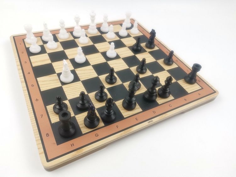 No. 1 - Bàn Cờ Vua Gấp Urra V-Square Chess 2021 - 2