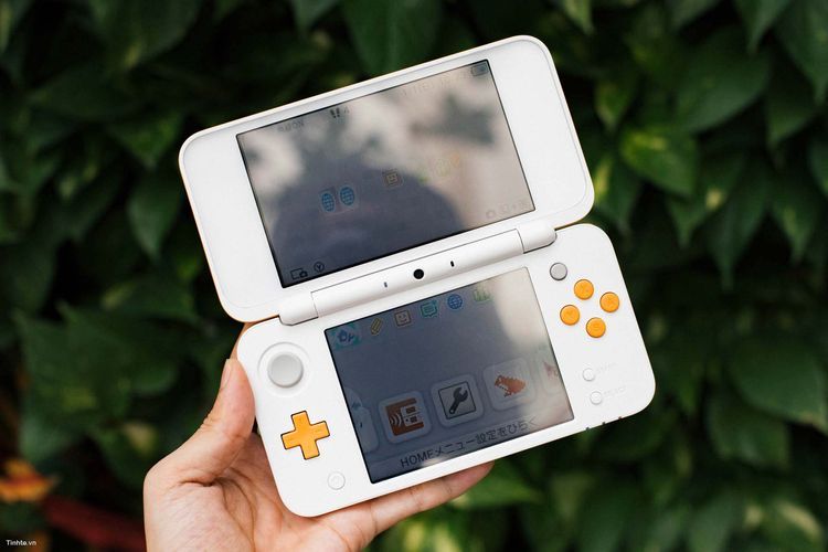 No. 4 - Máy Chơi Game Cầm Tay New Nintendo 2DS XL - 1