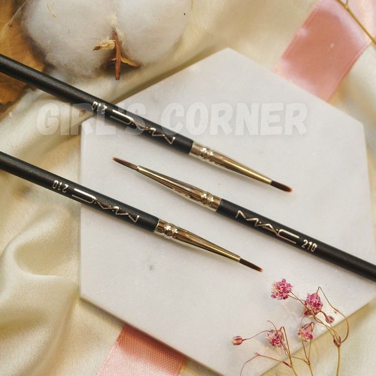 No. 4 - Cọ Kẻ Mắt M.A.C Synthetic Precise Eyeliner Brush210 - 4