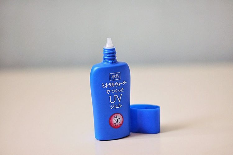 No. 3 - Senka Mineral Water UV Gel - 1