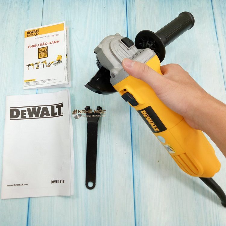 No. 6 - Máy Mài Cầm Tay Dewalt DWE4118-B1 - 3